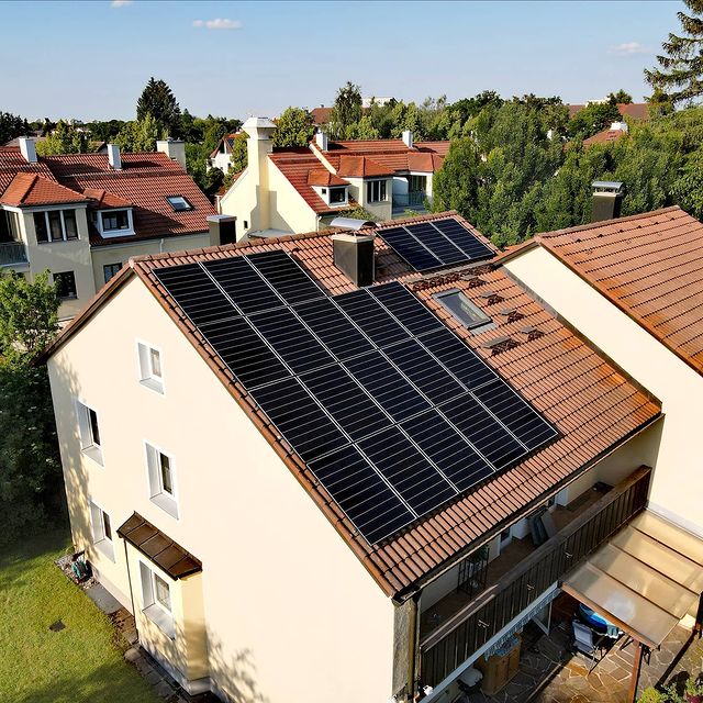 Eine Photovoltaikanlage ohne Eigenkapital? Das geht! Und wir zeigen euch wie! Lasst euch einfach mal kostenfrei von uns dazu beraten.
