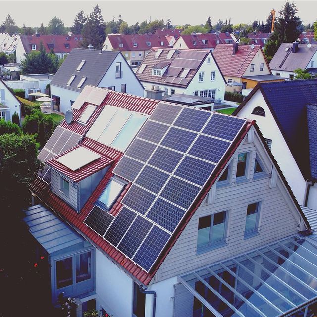 Auch an grauen Tagen wie heute kann eine moderne Photovoltaik-Anlage ausreichend Strom erzeugen.